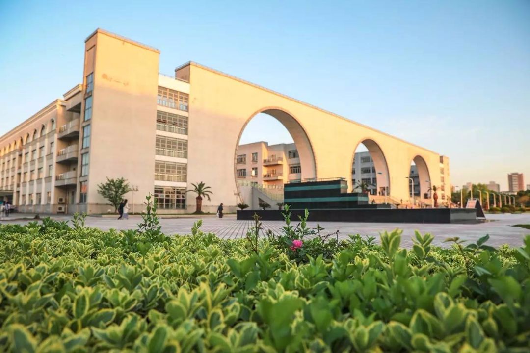 浙江的大学有哪些医学院 0af1dbd2af4e4b7c8d76a7b60c515b6a.jpeg