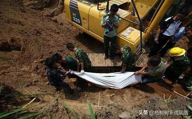 甬道|山西挖土挖到一座贵族墓，考古中发现异常，甬道内埋了两具骸骨