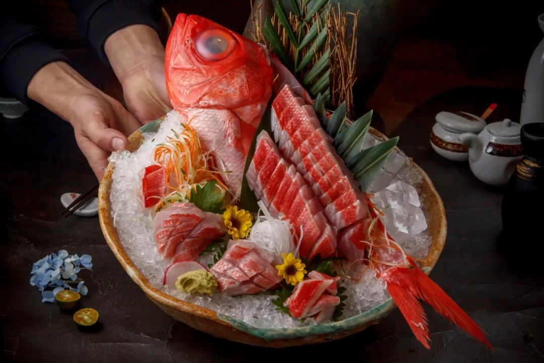 金目鲷刺身 金目鲷有"日本国鱼"之称,肥而不腻,肉质细腻柔嫩且刺少.