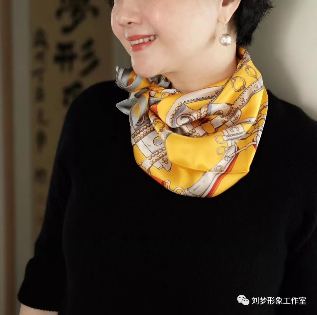 什么时候戴丝巾 1107935ae3784539833dbad1382facae.jpeg