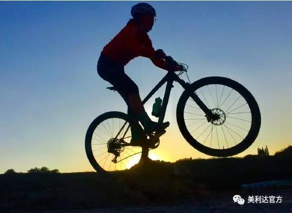 【美骑网BIKETO】首位女子车手加盟美利达挑战者车队新赛季携手宋