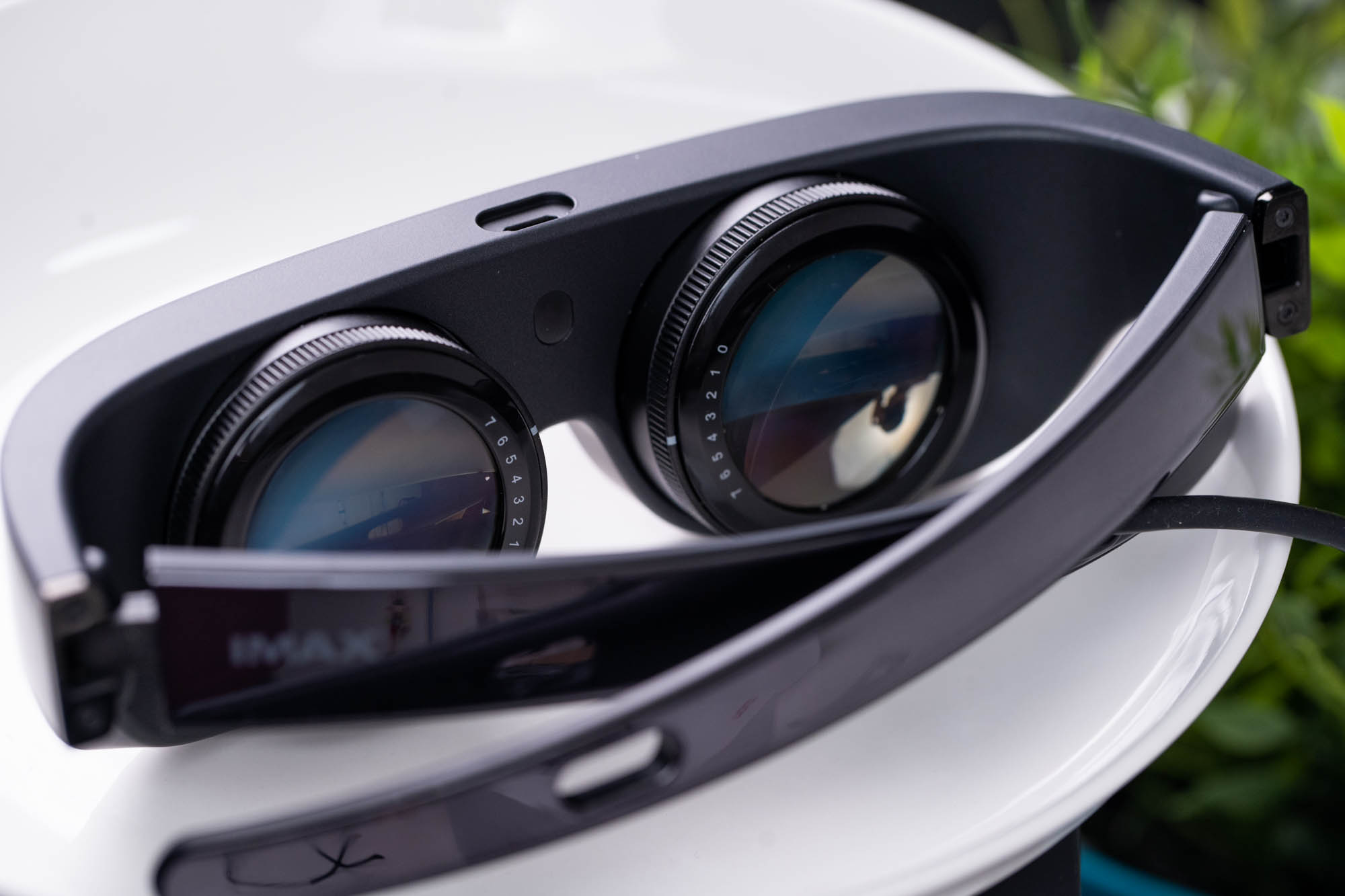 华为首款轻薄VR眼镜体验：可连接手机和电脑，近视可调节