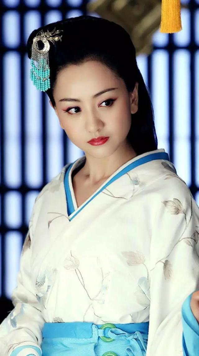 杨蓉被称为古装第一美人,她的古装真是美成了一幅画