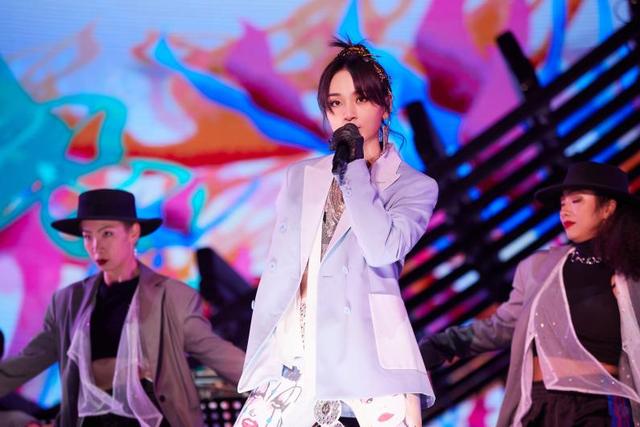 周笔畅巡演长沙站圆满收官 再唱时代经典《浏