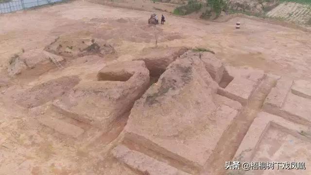 甬道|山西挖土挖到一座贵族墓，考古中发现异常，甬道内埋了两具骸骨
