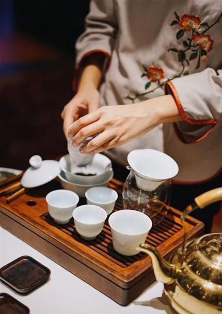白天鹅宾馆早茶人均_白天鹅宾馆(3)
