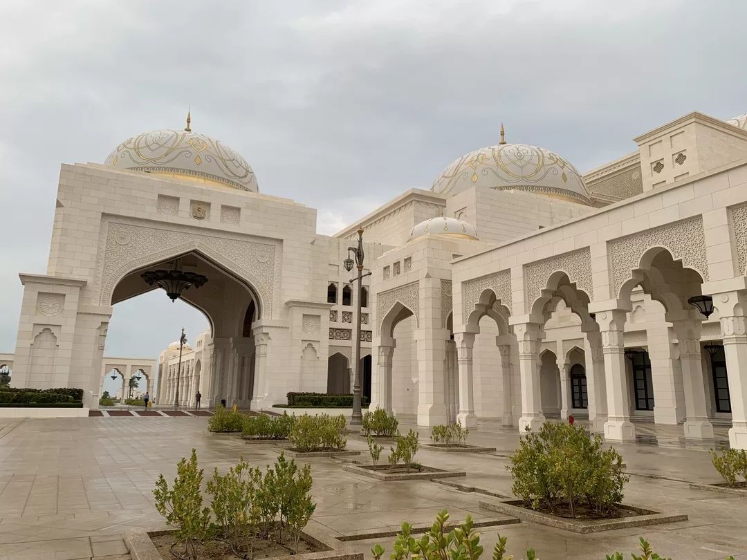 迪拜的穷只有阿布扎比知道!这个土豪国,富得
