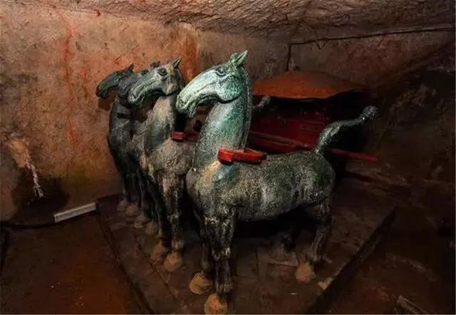 代表|考古发现1男4女合葬，墓中女子身上有一只“蝉”，专家不胜欢喜