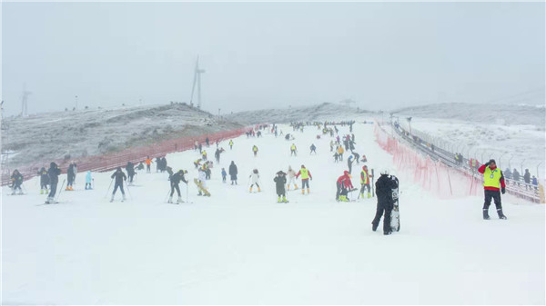 贵阳花溪高坡乡云顶滑雪场元旦正式开业,现场购票享五折优惠