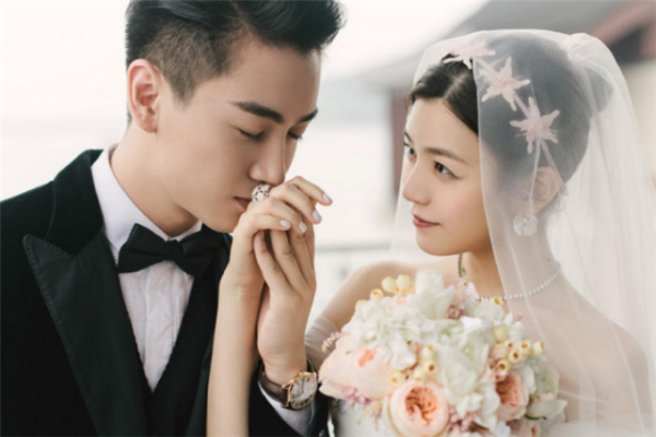 幸福甜蜜的一对夫妻 9779391e6a7b4e3d904d9a6efed9fb28.png