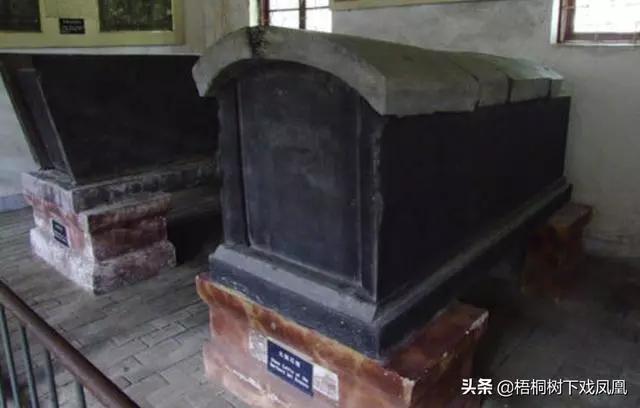 甬道|山西挖土挖到一座贵族墓，考古中发现异常，甬道内埋了两具骸骨