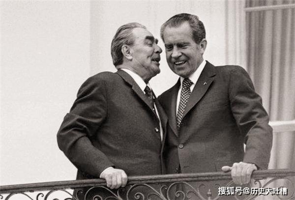 苏联解体后,美国为何没对中国下手呢?原因其实