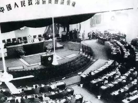公元1911年,孙中山领导的辛亥革命推翻了满清的统治,建立了中华民国.