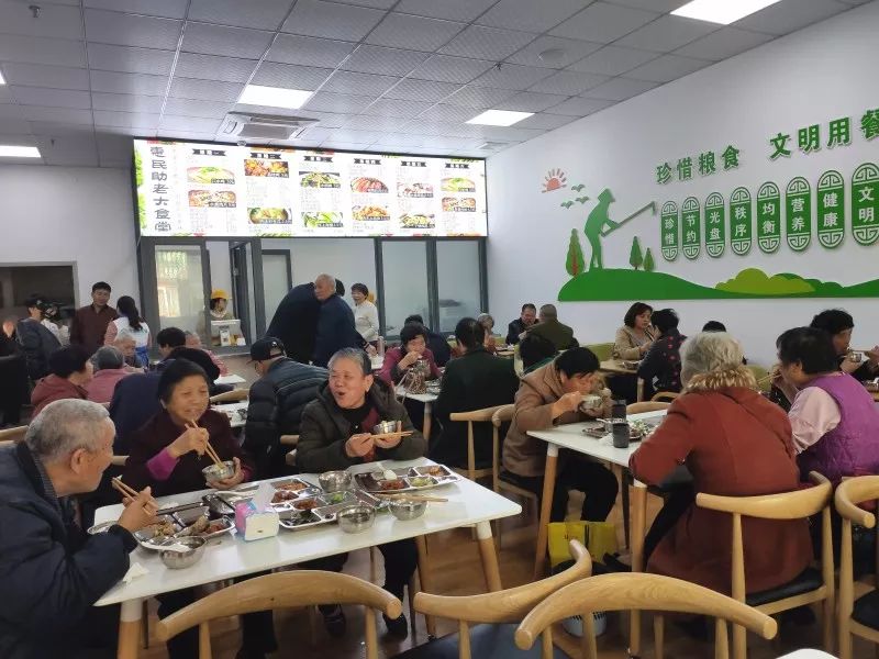 "食堂的饭菜很不错,我一直希望他们能对外开放,吸引更多老年朋友来