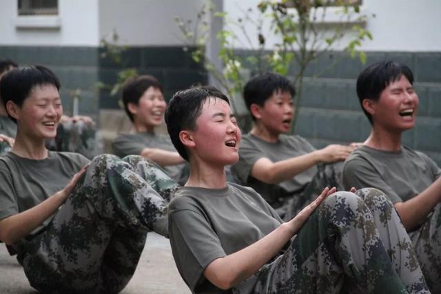 新兵连里,女兵怎么哭了三次?