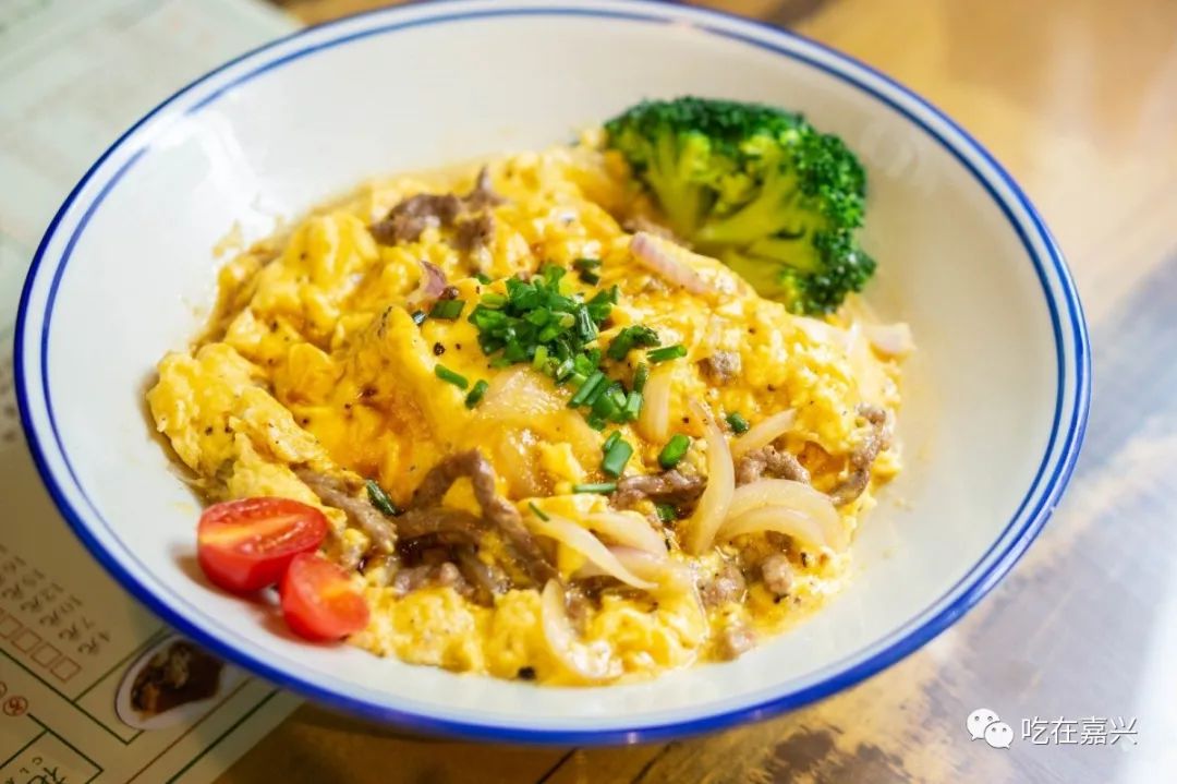 黑椒牛肉滑蛋饭