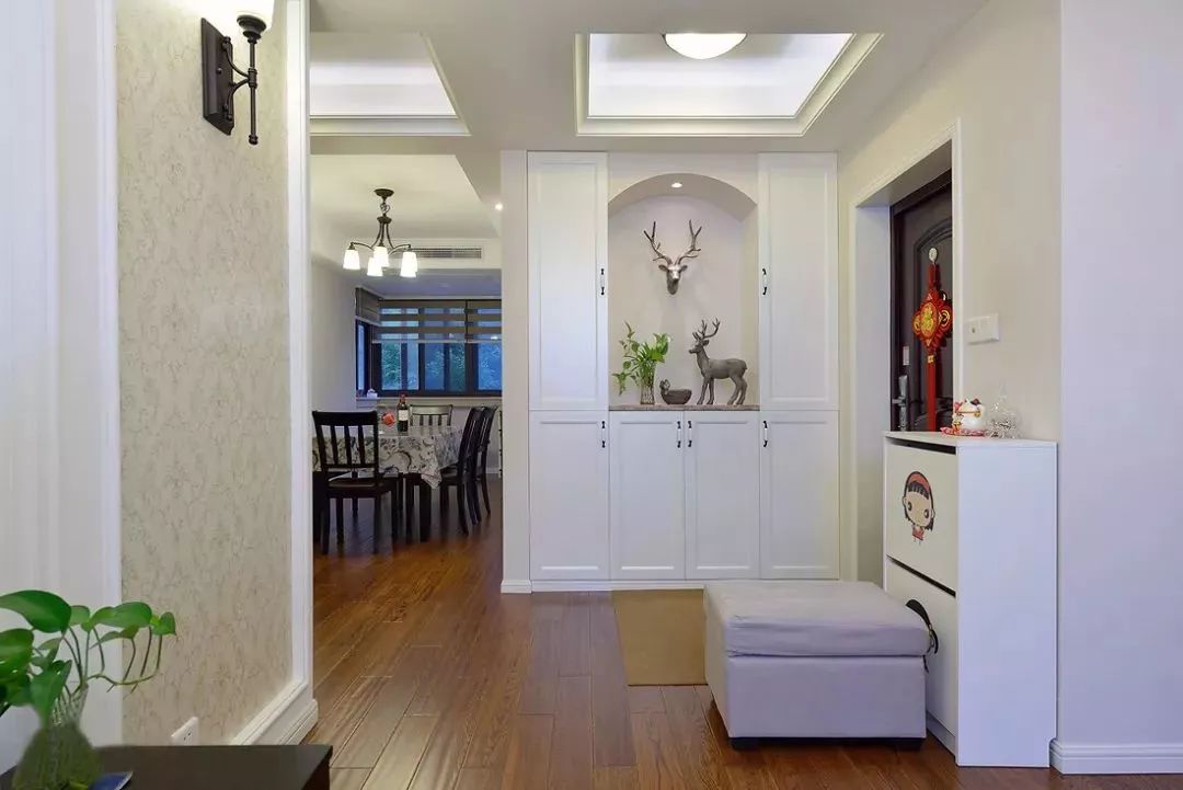 一进门摆放什么好 ef16643b1bb24c5a8bdf0fd225c37ad2.jpeg