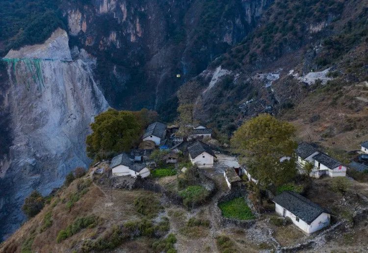 四川打通最后一个建制村对外通道就在阿布洛哈村