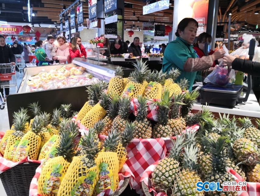 泸州汇通超市世纪锦源新店开张迎客 场面十分"火爆"