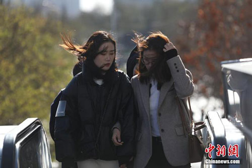 较强冷空气继续影响黄淮以南地区局地降温可达8℃_阵风
