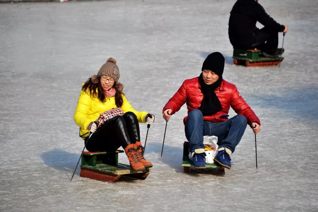 战车"乘风破浪" 儿时的"玩具",带你体验雪上欢乐 还有各种冰雪游戏 打