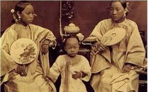 清朝|100多年前的清朝女子，最后一张让人一见倾心