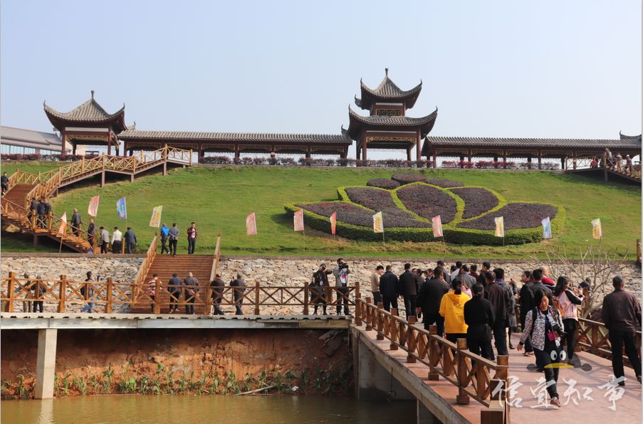 信宜莲花湖庄园建成迎客