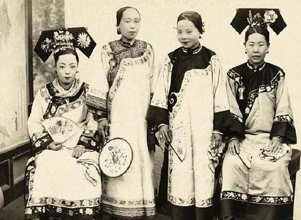 清朝|100多年前的清朝女子，最后一张让人一见倾心