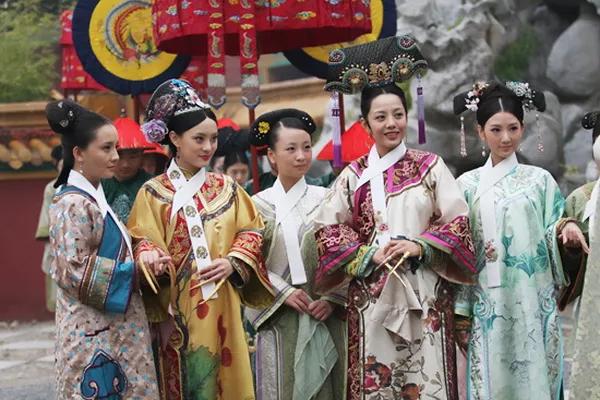 清朝|100多年前的清朝女子，最后一张让人一见倾心