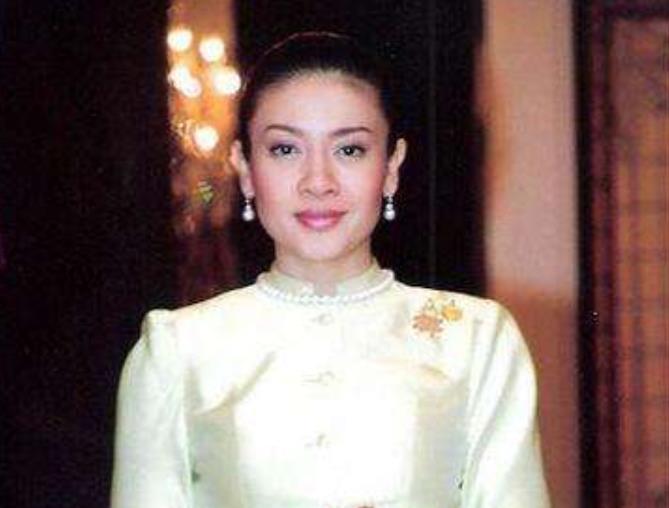 泰国国王最年轻王妃 5704938cf92c48d5960fd87da250e3b8.jpeg
