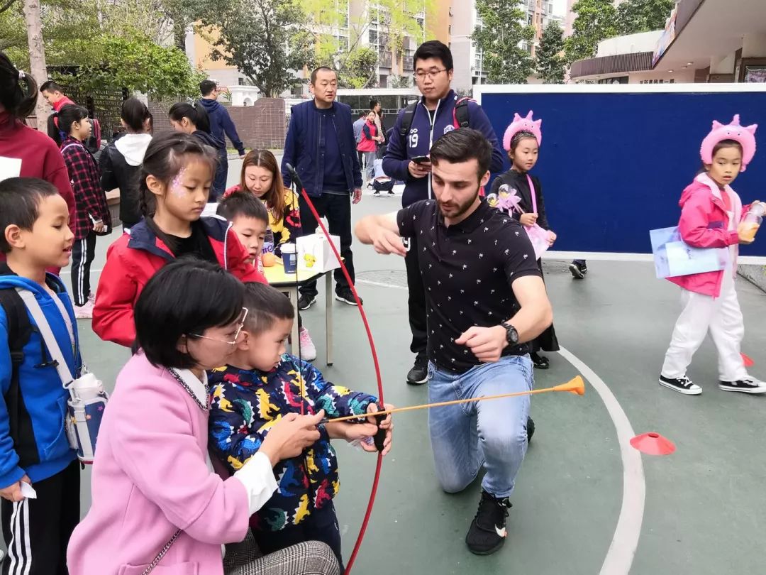 百仕达小学举行图书馆嘉年华活动迎新年