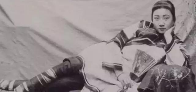 清朝|100多年前的清朝女子，最后一张让人一见倾心