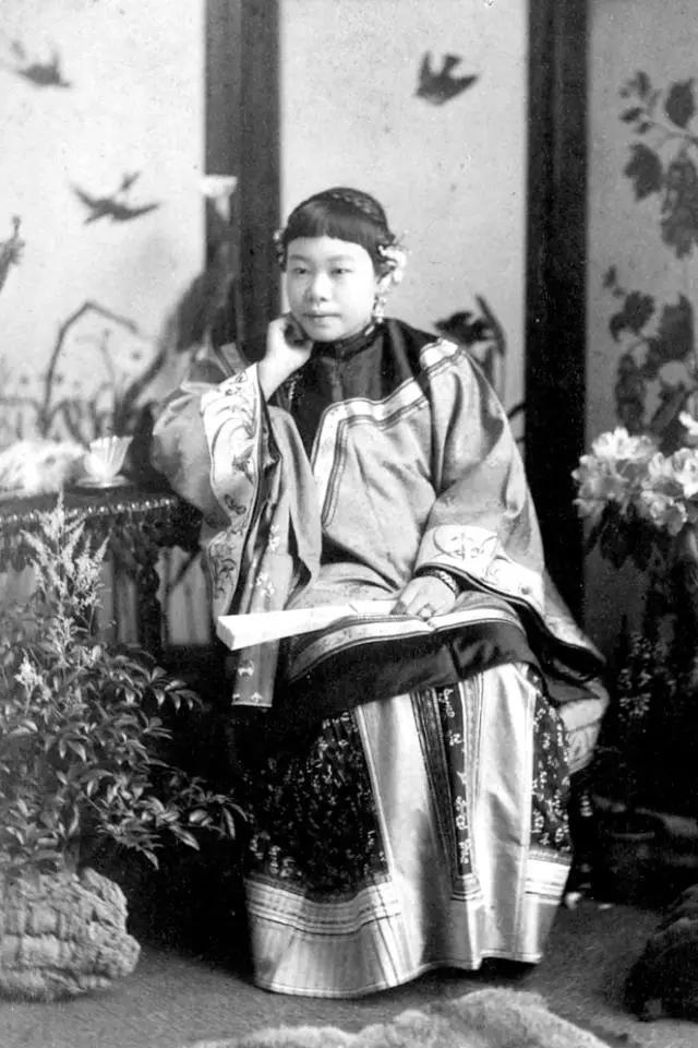 清朝|100多年前的清朝女子，最后一张让人一见倾心