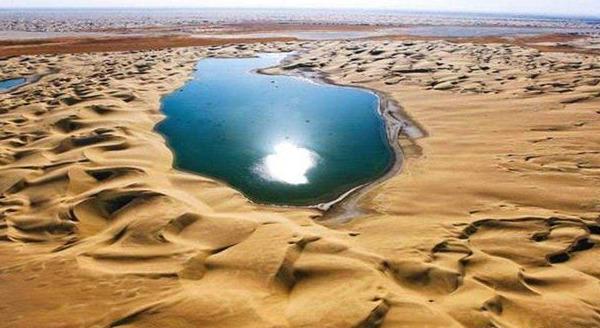 新疆塔里木盆地的湖 8679900959f54c4c9f5a4b8f9c65aae4.jpeg