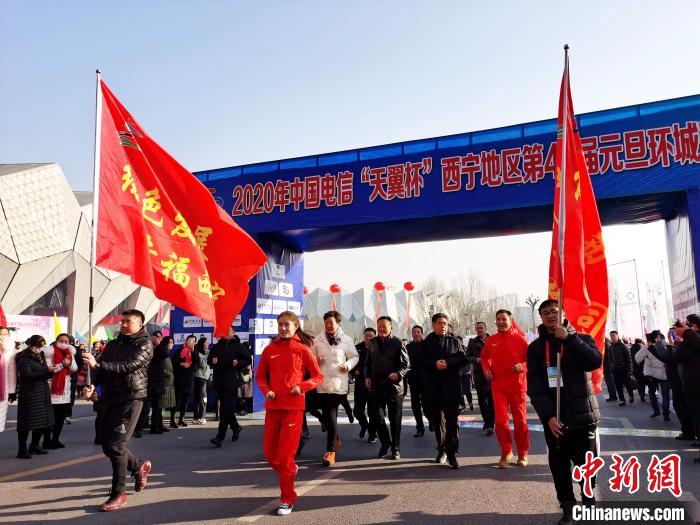 青海西宁万名高原儿女迎新年环城跑赛事连续举办47年_参赛者