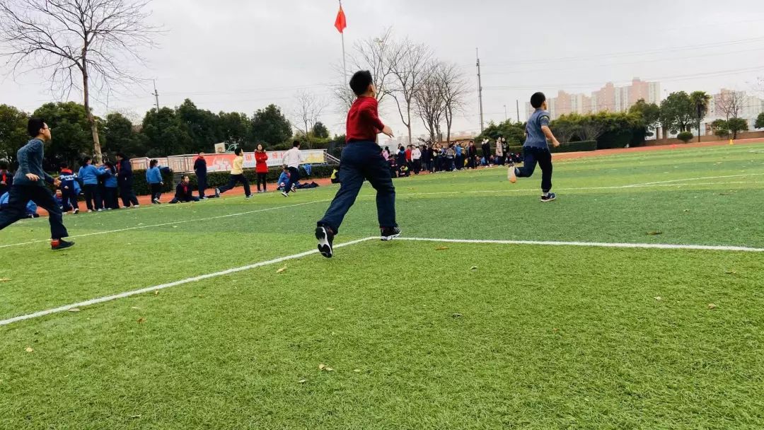 迎风奔跑向阳而生曹行小学迎新年暨体育节系列活动