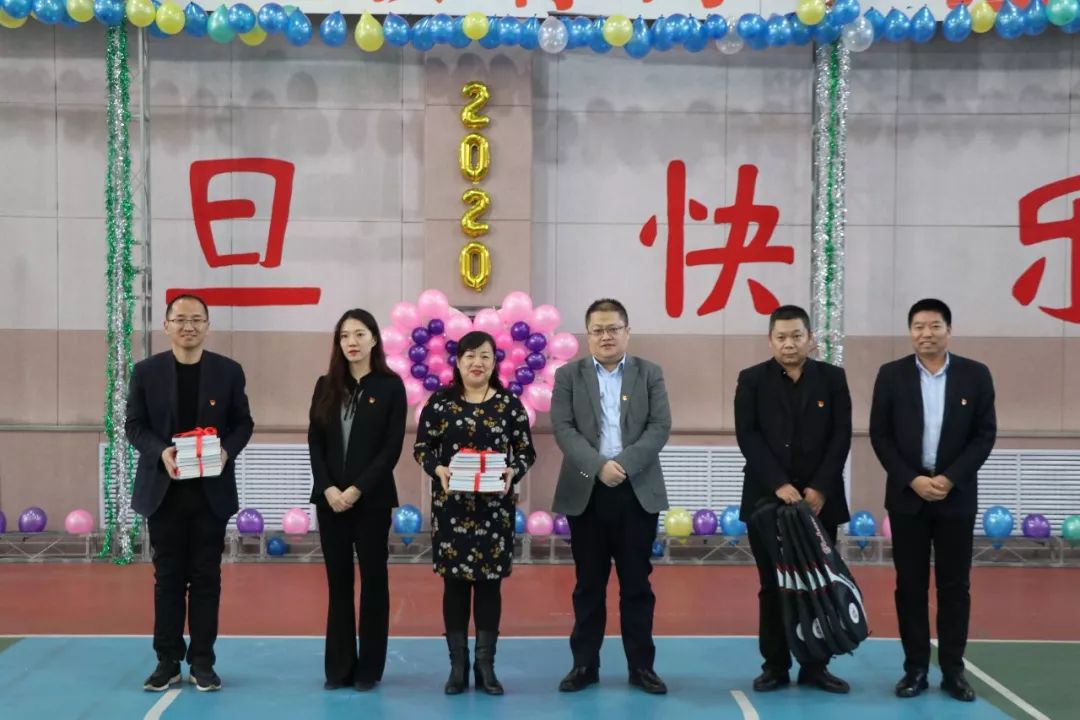 拔河猜成语_拔河比赛图片