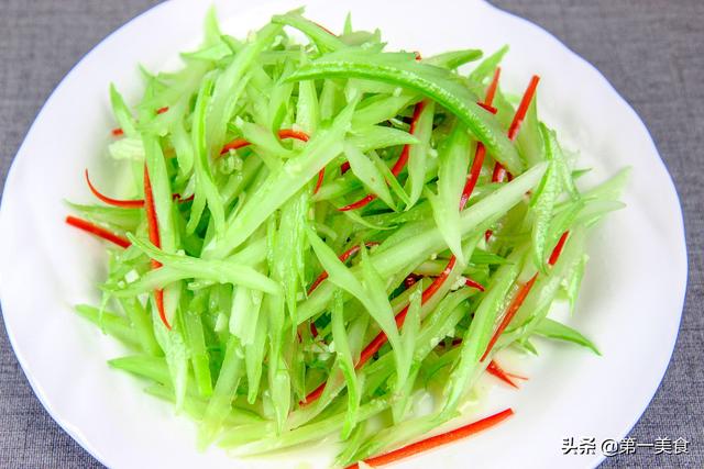 芹菜饺子馅的做法芹菜要焯水吗 a84f6564e2554c9082daa3d5e6f41cf4.jpeg