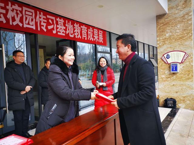 平坝区书法校园传习基地教育成果展开展