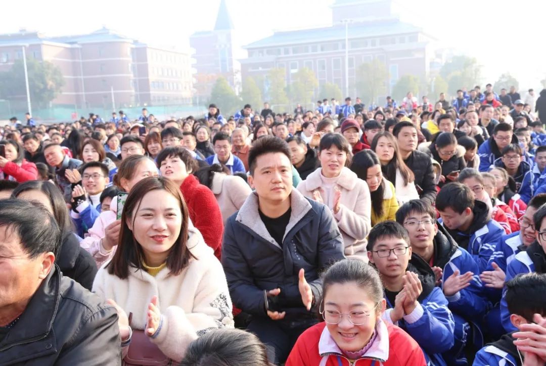 成人礼!东乡一中1500名高三学子风华正茂