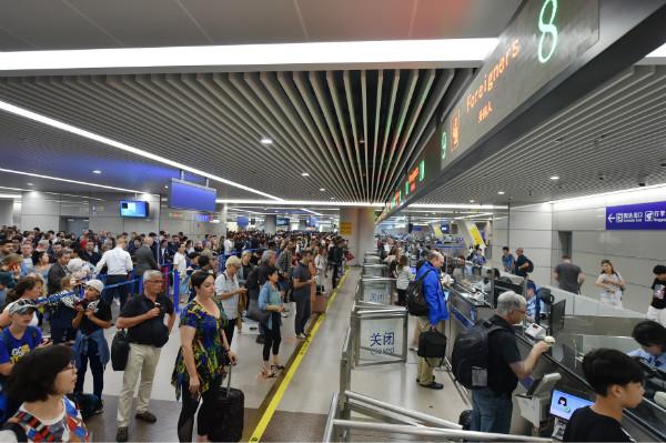 上海浦东机场口岸去年出入境超3900万人次，居全国首位_通关
