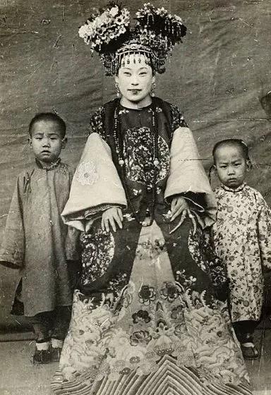 清朝|100多年前的清朝女子，最后一张让人一见倾心