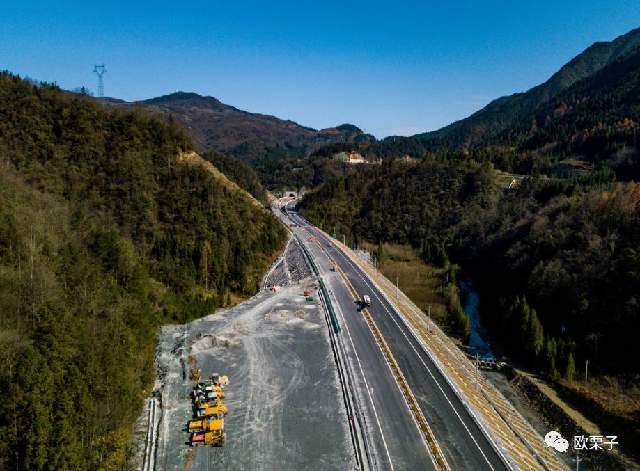 恩施至建始,鹤峰2条高速,顺利通过交工验收!通车时间是