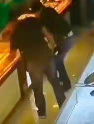 内蒙古持枪抢劫金店致1死案两人被提起公诉！从柜台狂扫金饰装袋