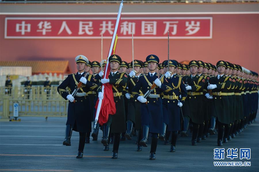 我爱祖国！祖国万岁！——天安门广场元旦升旗仪式侧记_国旗护卫队