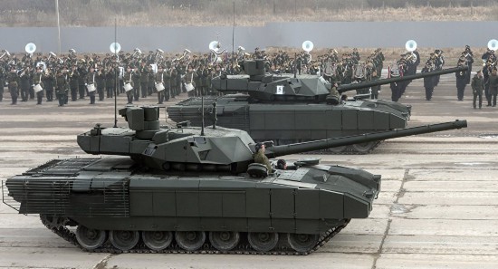 俄“阿玛塔”坦克加装车内厕所 英媒酸了：我们的坦克都没有_人员