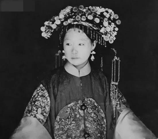 清朝|100多年前的清朝女子，最后一张让人一见倾心