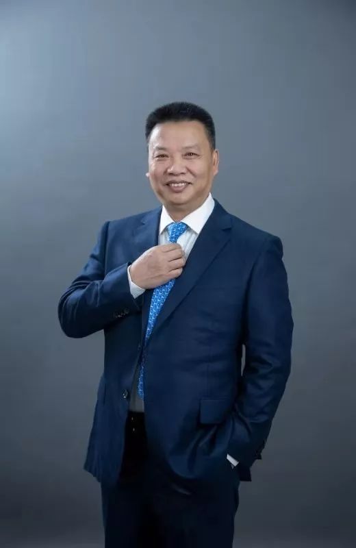 庄重董事长_庄重背景图片(2)