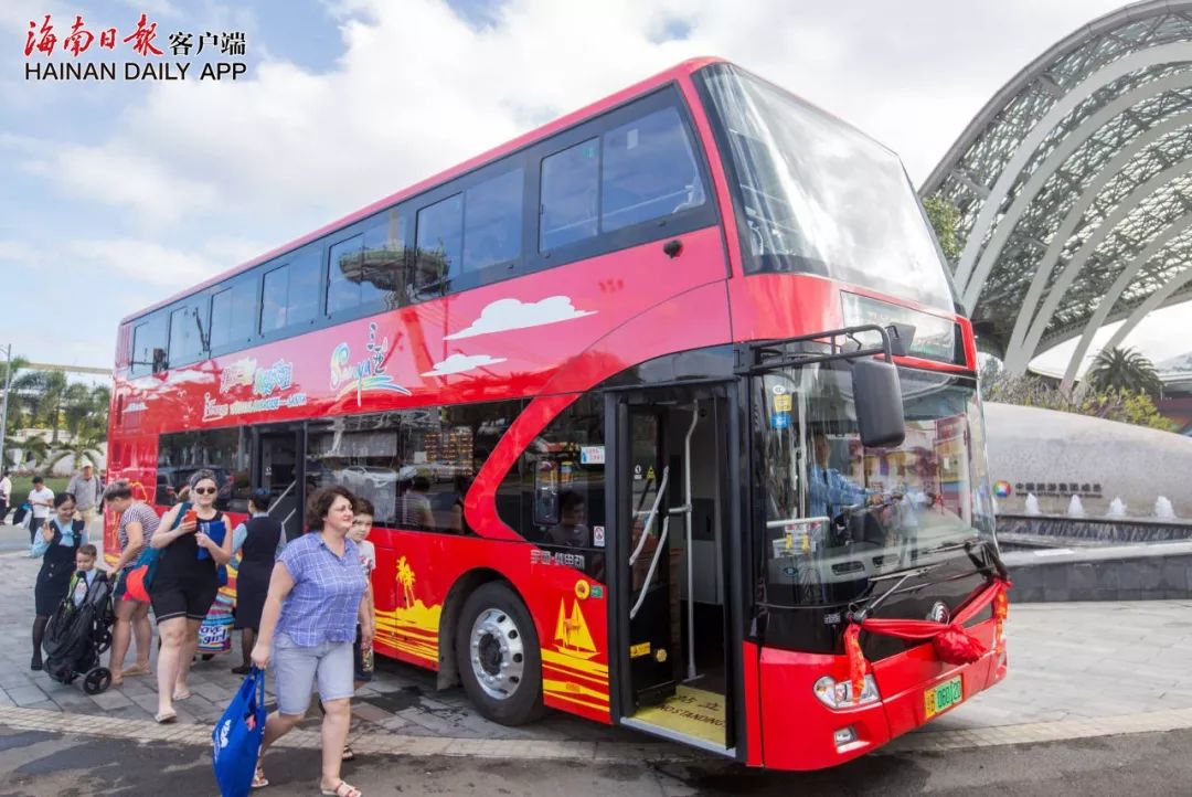 三亚开通首条旅游双层观光巴士线路,途经多个