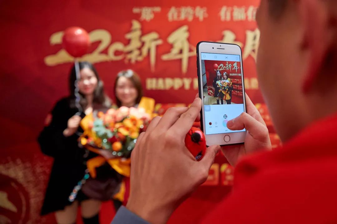 烟火老妪猜成语_看图猜成语(2)